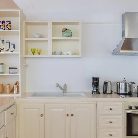 Апартаменты Anerousses Mykonian Traditional